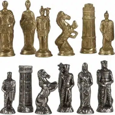 Piezas de ajedrez Romanos contra Bárbaros en metal dorado y plateado