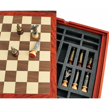 Caja de almacenamiento abierta mostrando los compartimentos para las piezas Medieval II