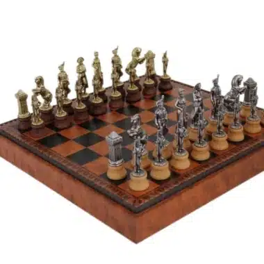 Figuras de ajedrez grandes de Napoleón y tablero de ajedrez marrón con almacenamiento