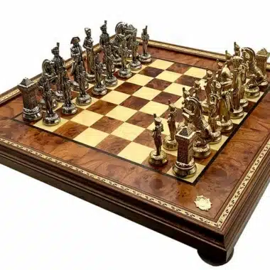 Juego Grand Napoléon VI colocado sobre su tablero con pie de madera de olmo