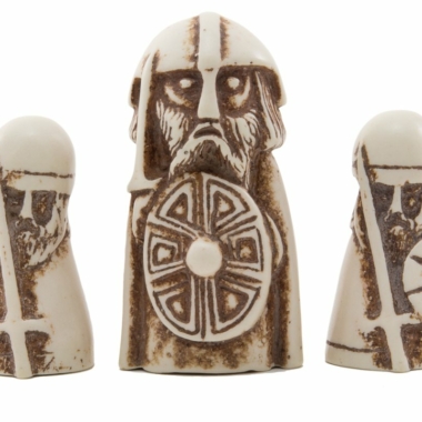 Juego Vikingo - Hnefatafl - Piezas de resina y superficie de juego de lino