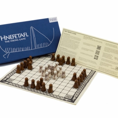 Juego Vikingo - Hnefatafl - Piezas de resina y superficie de juego de lino