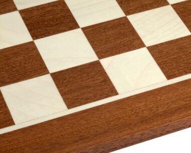 Tablero de ajedrez de caoba y abedul siberiano