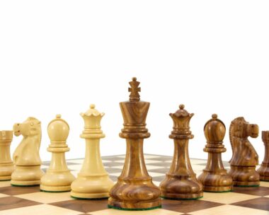 Juego de ajedrez Staunton Jacob Knight de madera de sheesham y boj