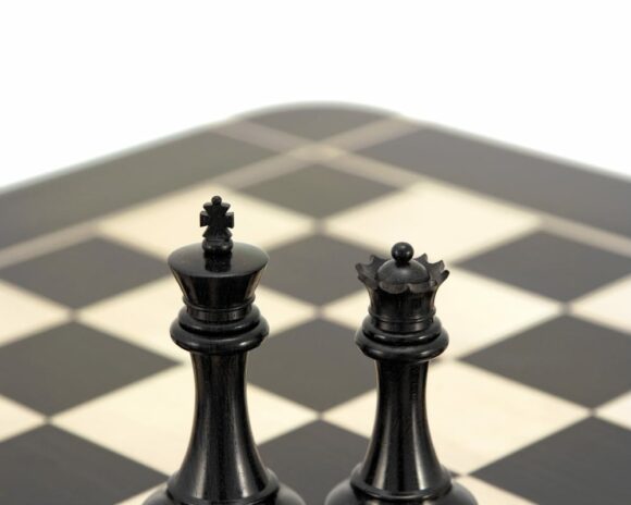 Juego de ajedrez Staunton de madera de boj y madera de boj ebonizada Serie Sovereign