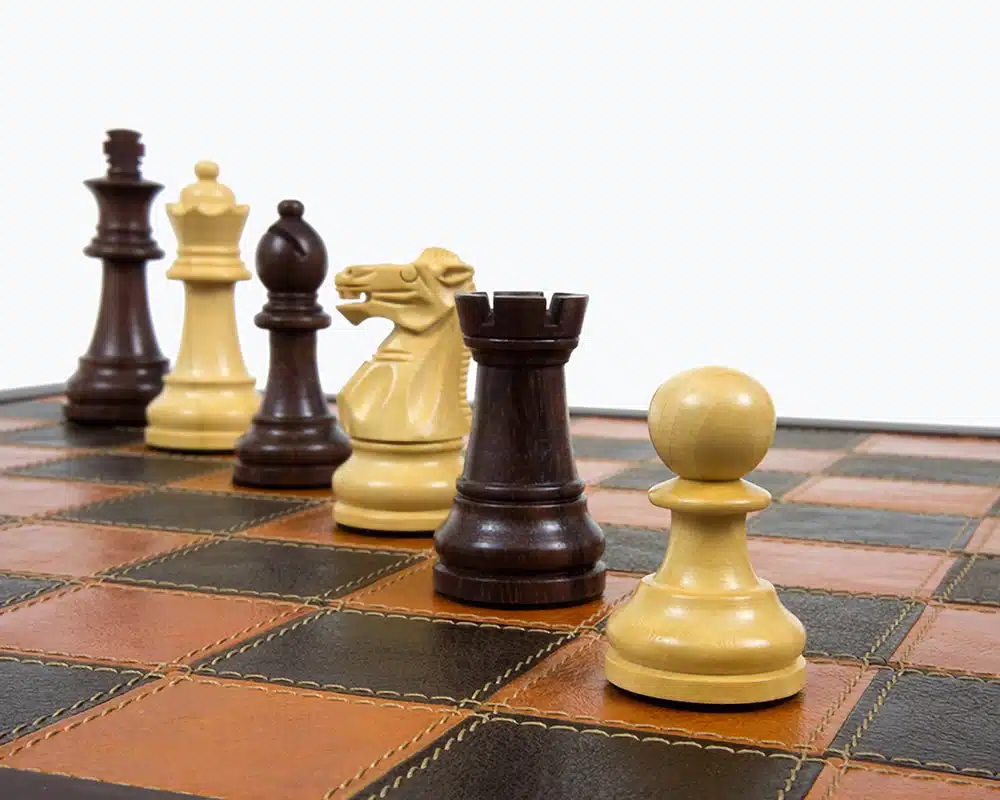 Juego de ajedrez de palosanto y boj de Modica