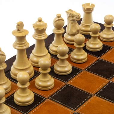 Juego de ajedrez de palosanto y boj de Modica