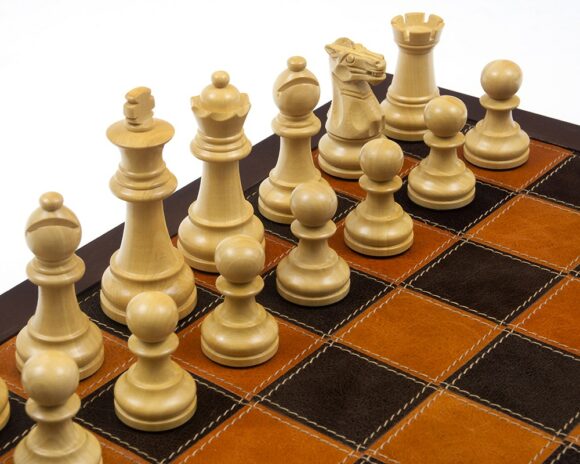 Juego de ajedrez de palosanto y boj de Modica