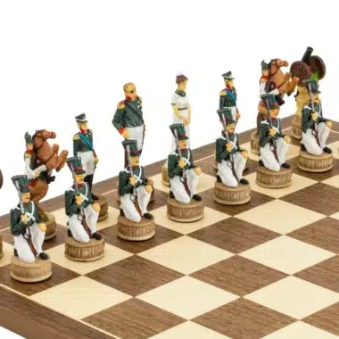 Juego de ajedrez de resina Napoleón contra Rusia y tablero de ajedrez de madera de arce y nogal