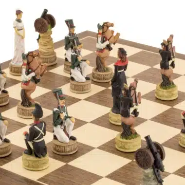 Juego de ajedrez de resina Napoleón contra Rusia y tablero de ajedrez de madera de arce y nogal