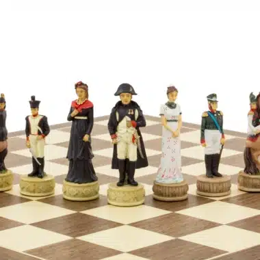 Juego de ajedrez de resina Napoleón contra Rusia y tablero de ajedrez de madera de arce y nogal