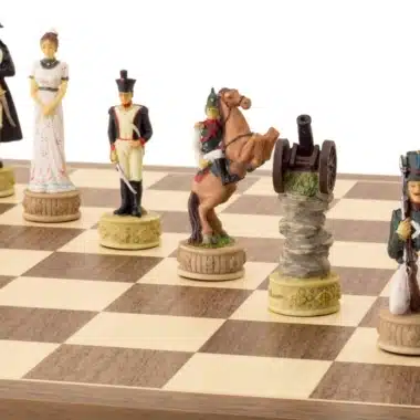 Juego de ajedrez de resina Napoleón contra Rusia y tablero de ajedrez de madera de arce y nogal