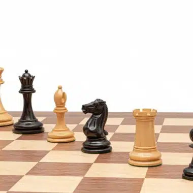 Juego de ajedrez Rochester - Tablero de ajedrez de nogal y arce y piezas de boj y ébano