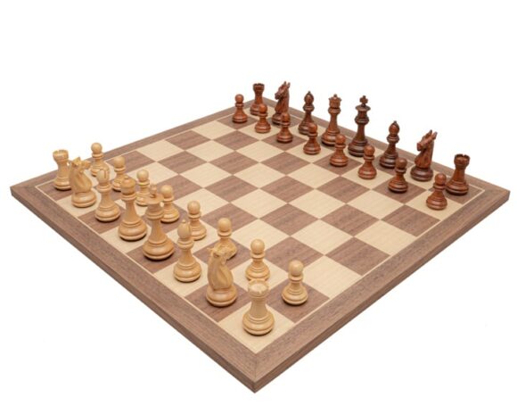 Juego de ajedrez Trapani - Tablero de ajedrez de arce y nogal y piezas de acacia y boj