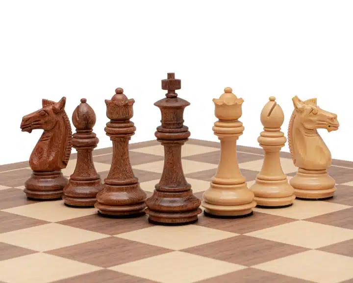 Juego de ajedrez Trapani - Tablero de ajedrez de arce y nogal y piezas de acacia y boj