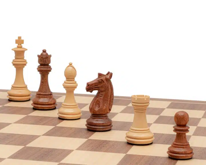 Juego de ajedrez Trapani - Tablero de ajedrez de arce y nogal y piezas de acacia y boj