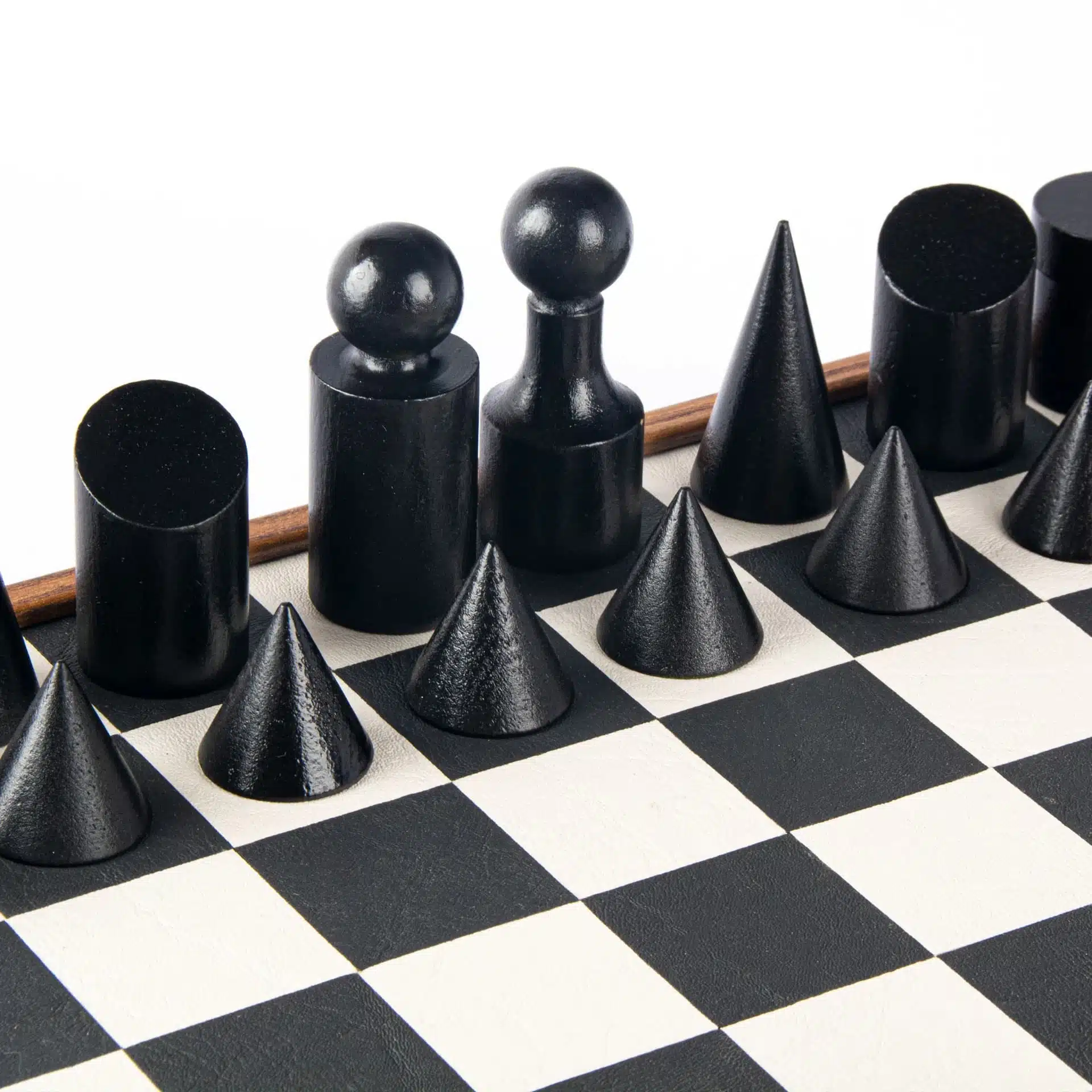 Juego de ajedrez de madera y cuero de la Bauhaus en blanco y negro, con almacenamiento - Imagen 4