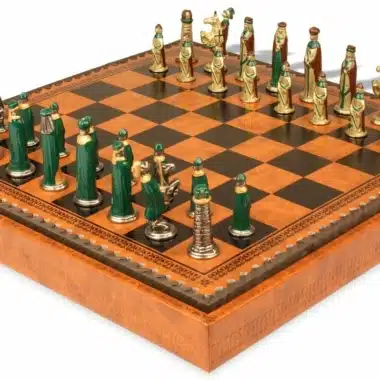 Alternative view of Juego de ajedrez medieval y tablero de ajedrez con almacenamiento