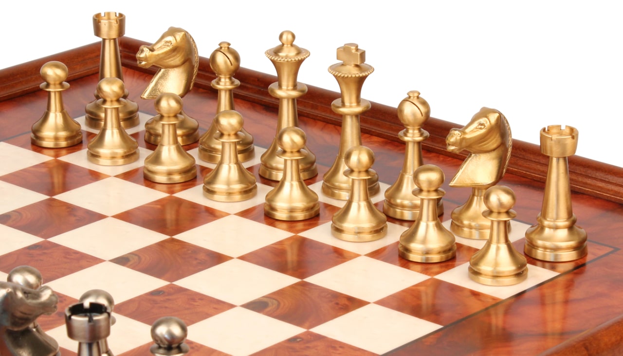 Juego de Ajedrez Gran Staunton - Tablero de Madera de Brezo y Madera de Olmo con Cajón y Piezas de Latón Macizo - Imagen 2