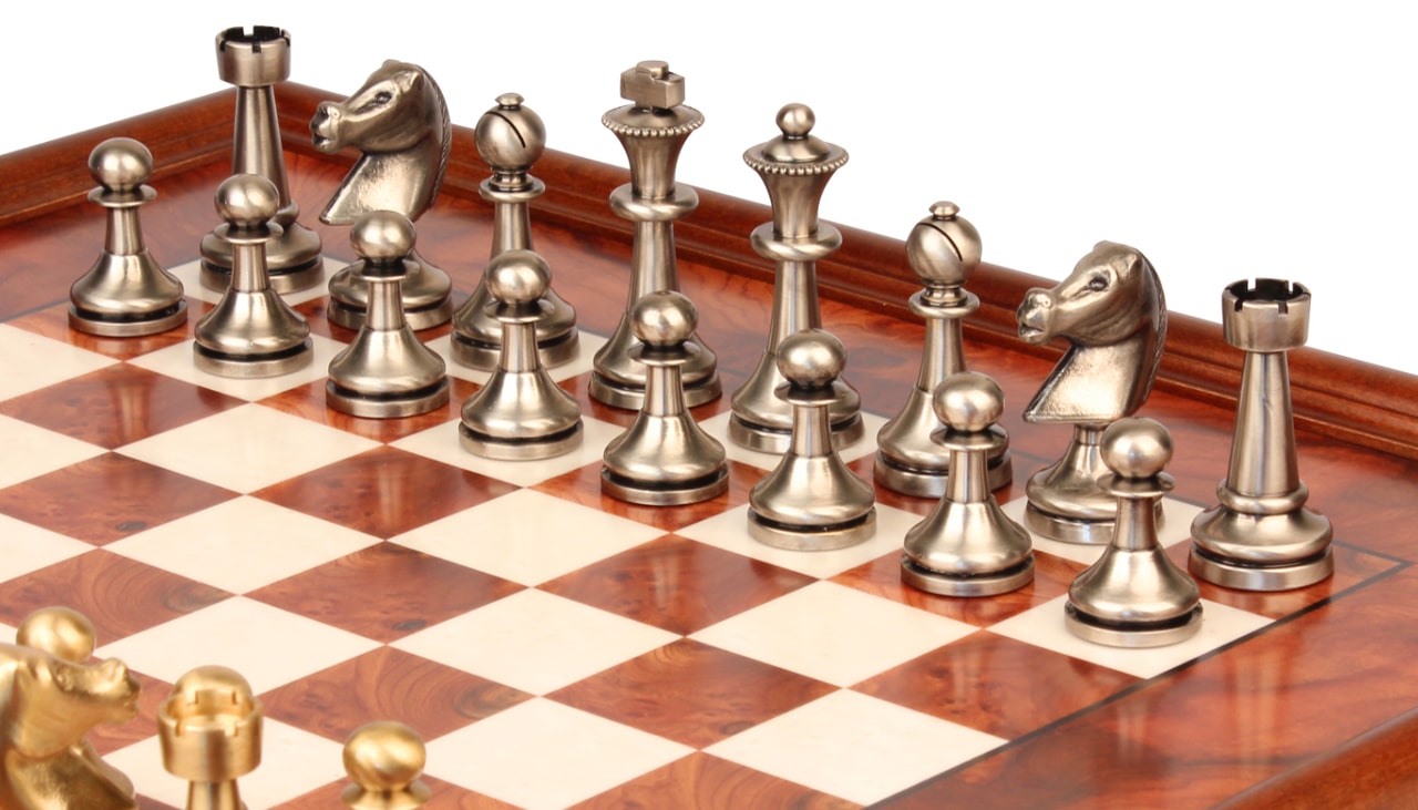 Juego de Ajedrez Gran Staunton - Tablero de Madera de Brezo y Madera de Olmo con Cajón y Piezas de Latón Macizo - Imagen 3