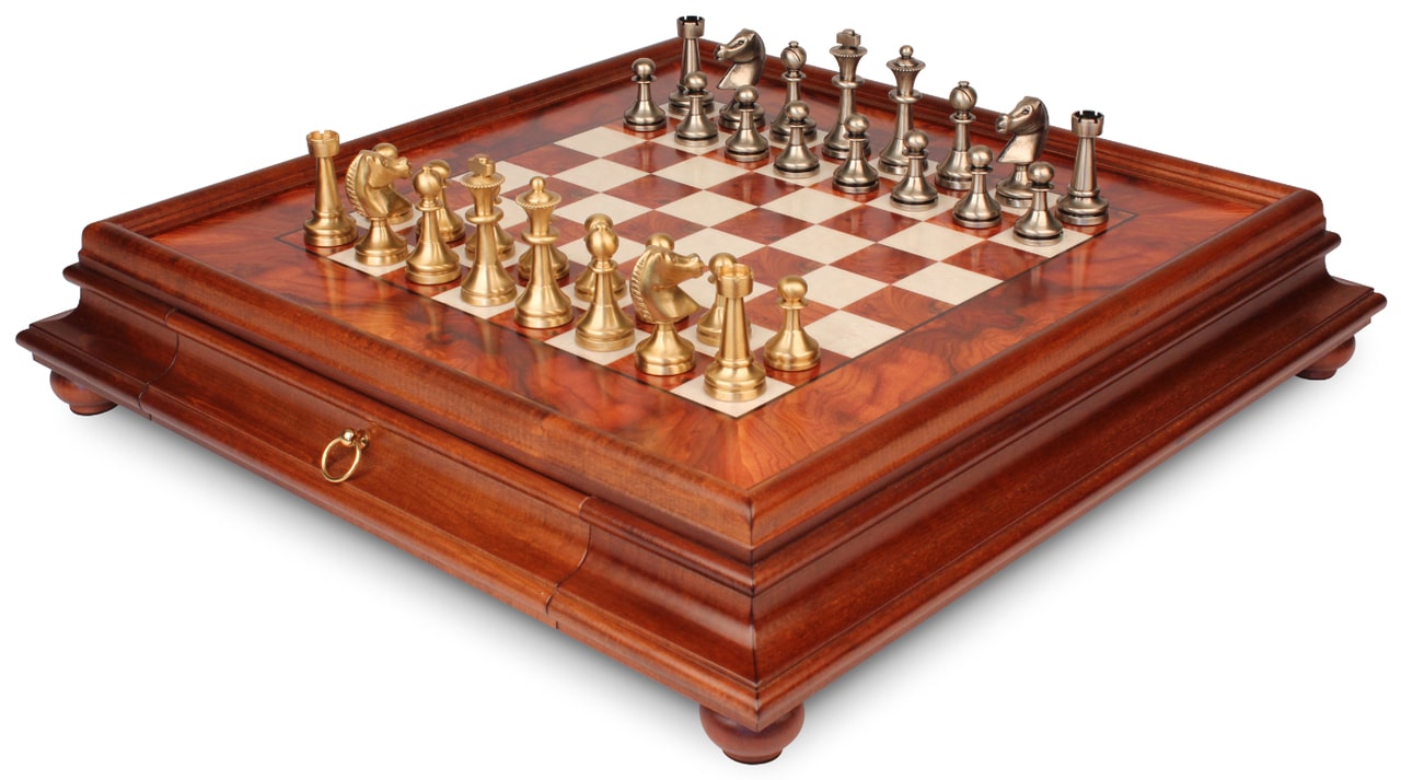 Juego de Ajedrez Gran Staunton - Tablero de Madera de Brezo y Madera de Olmo con Cajón y Piezas de Latón Macizo