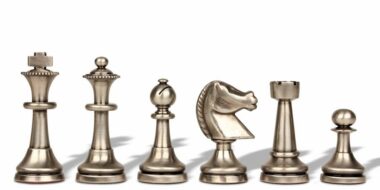 Grand Staunton Chess Set - Tablero de ajedrez - Backgammon y Damas en imitación de cuero y piezas de latón macizo