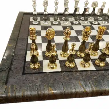 Juego de ajedrez Fantasy - Tablero de ajedrez de madera de brezo gris y piezas de madera y latón macizo - Imagen 2