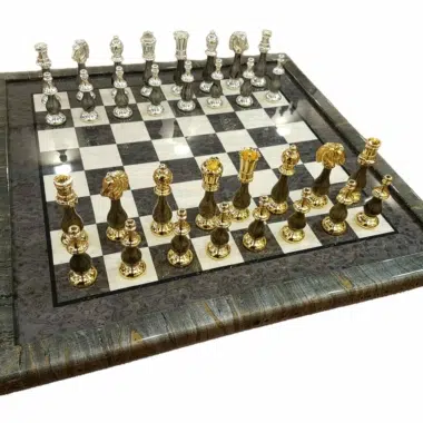 Juego de ajedrez Fantasy - Tablero de ajedrez de madera de brezo gris y piezas de madera y latón macizo
