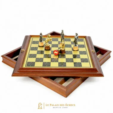 Juego de ajedrez Napoleón - Tablero de ajedrez de madera con efecto de latón con almacenamiento integrado y piezas de metal