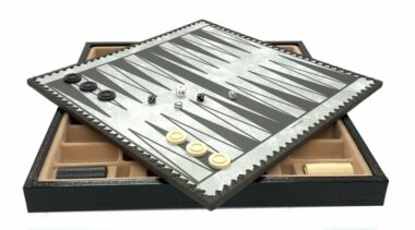 Juego de Ajedrez Clásico - Tablero de Ajedrez - Backgammon y Damas en imitación de cuero con almacenamiento y piezas de madera