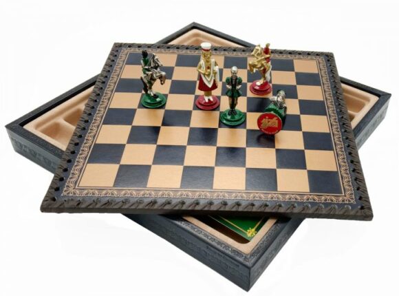 Juego de ajedrez Camelot - Tablero de ajedrez de cuero artificial con almacenamiento y piezas de metal