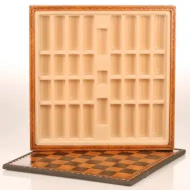 Pequeño juego de ajedrez de madera y tablero de imitación de cuero - Imagen 5