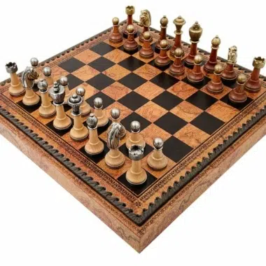 Juego de Ajedrez Clásico - Tablero de Ajedrez - Backgammon y Damas en imitación de cuero con almacenamiento y piezas de metal y madera