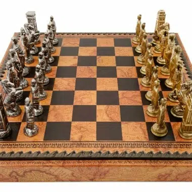 Juego de Ajedrez Romano vs Bárbaro - Tablero de Ajedrez - Backgammon y Damas en imitación de cuero con almacenamiento y piezas de metal