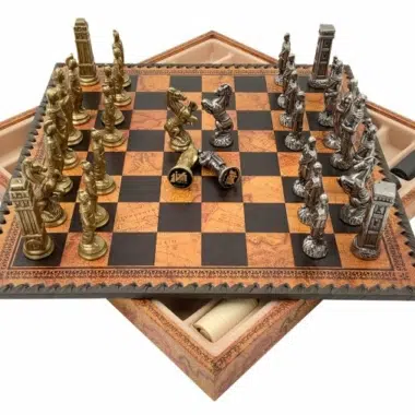 Juego de Ajedrez Romano vs Bárbaro - Tablero de Ajedrez - Backgammon y Damas en imitación de cuero con almacenamiento y piezas de metal
