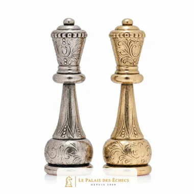 Damas Flowered plateada y dorada, base de metal ricamente ornamentada