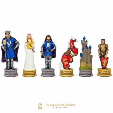 Piezas de ajedrez con figuras del Rey Arturo pintadas, personajes y castillo