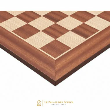 Detalle de la esquina del tablero de madera de caoba mostrando el marco macizo