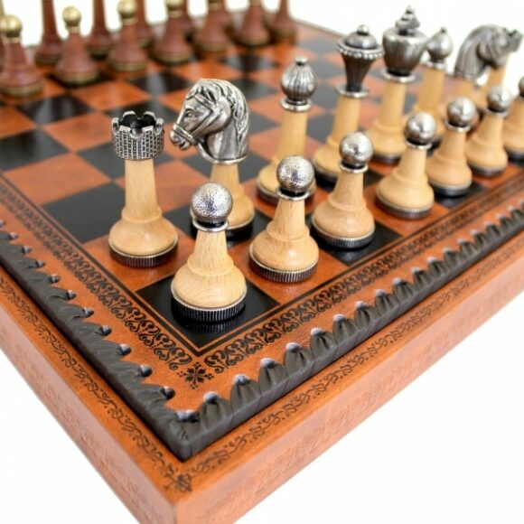 Juego de Ajedrez Clásico - Tablero de Ajedrez - Backgammon y Damas en imitación de cuero con almacenamiento y piezas de madera y metal