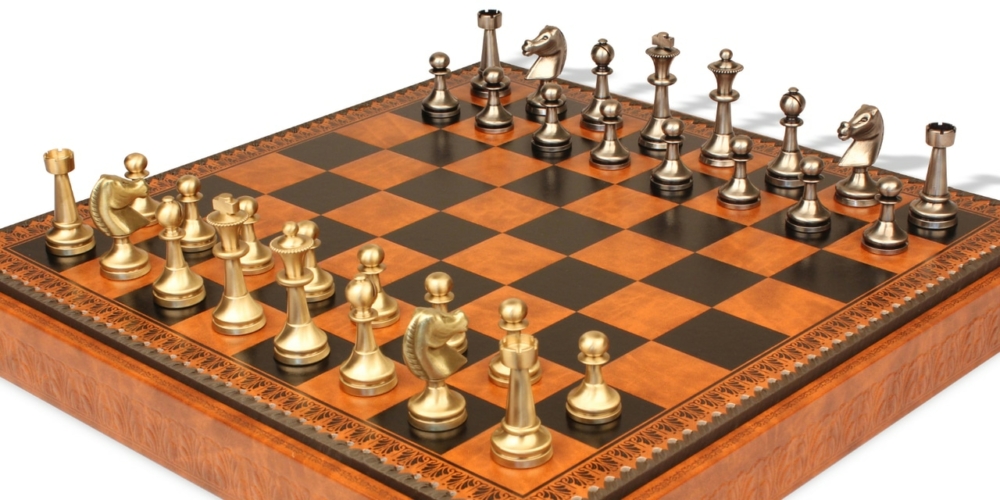 Staunton Grand Chess Set - Tablero de ajedrez - Backgammon y Damas en imitación de cuero y piezas de latón macizo