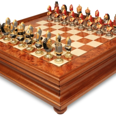 Juego de Ajedrez Moncada - Tablero de Madera de Brezo y Madera de Olmo con Cajón & Piezas de Metal Pintadas a Mano