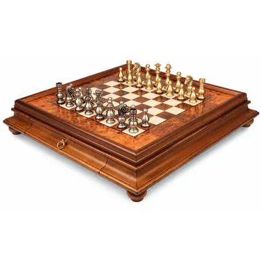 Juego de ajedrez Garde Française sobre tablero de madera de raíz con cajón