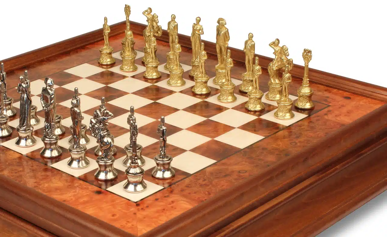 Juego de Ajedrez Napoleón - Tablero de Madera de Brezo y Madera de Olmo con Cajón y Piezas de Metal - Imagen 5