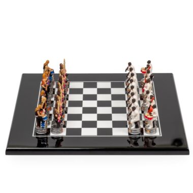 Juego de ajedrez Jazz vs. Rock - Tablero de madera lacado en negro y piezas de resina