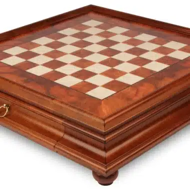 Tablero de madera de raíz y olmo del estuche Grand Staunton visto desde arriba