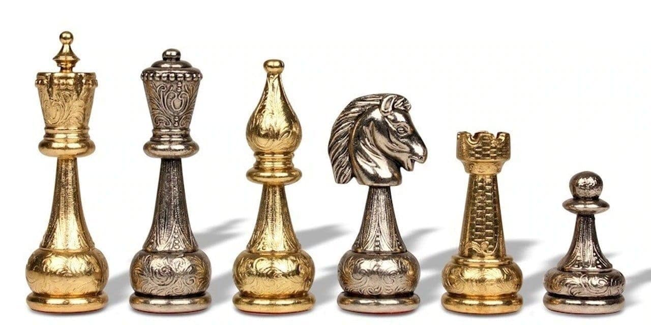Gran Juego de Ajedrez en Metal Esculpido & Tablero de Ajedrez en Piel Sintética Negra y Dorada - Imagen 11