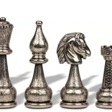 Gran Juego de Ajedrez Staunton en Metal y Tablero de Ajedrez en Similcuero Antigua Carta del Mundo - Imagen 4