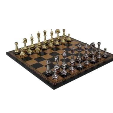 Gran Juego de Ajedrez en Metal Esculpido & Tablero de Ajedrez en Piel Sintética Negra y Dorada