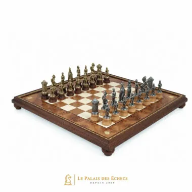 Juego de ajedrez Mary Stuart completo, piezas de metal sobre tablero de madera con marquetería
