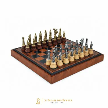 Juego de ajedrez medieval completo sobre tablero de símil cuero marrón y negro